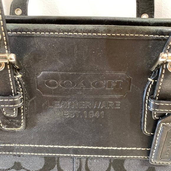 COACH Legacy Signature Canvas/Leather Handbag. In great condition! - Picture 2 of 10